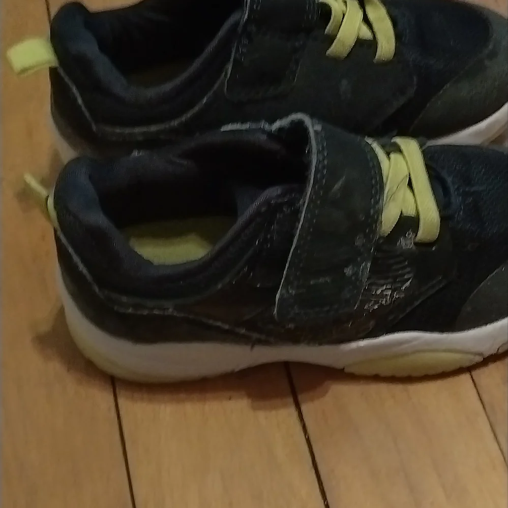 Cat & Jack Kids Black and Yellow Sneakers